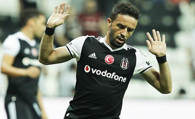 Gökhan Gönül'den örnek hareket