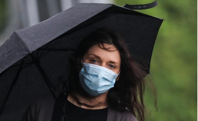 Yağmurda ıslanan maske özelliğini yitirir
