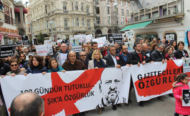 Gazeteciler yürüdü: : Kahrolsun istibdat, yaşasın hürriyet
