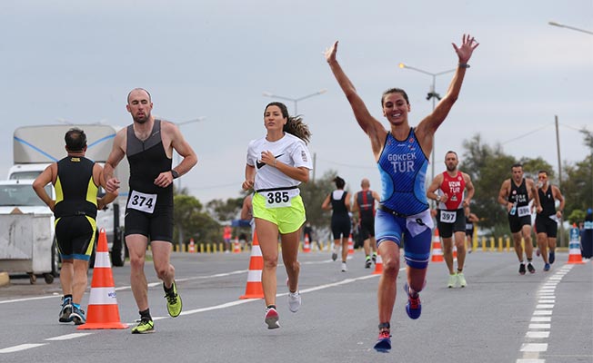 İstanbul Sprint Triatlonu'nda 300 sporcu yarıştı