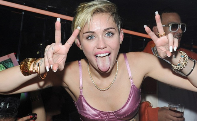 Miley Cyrus, Uyuştucu kullanıp uzaylı görmüş