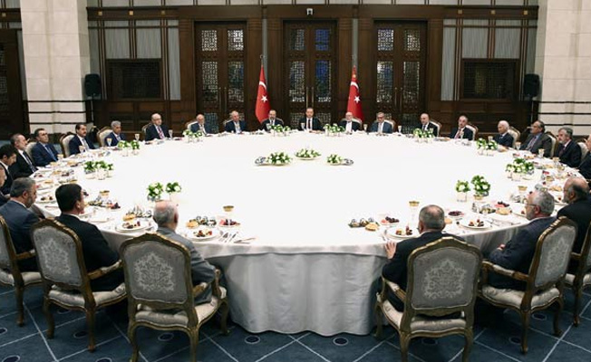 Halkı isyan ettiren harcama: Saray'da kağıt tabağa 1 milyon 483 bin lira harcadı