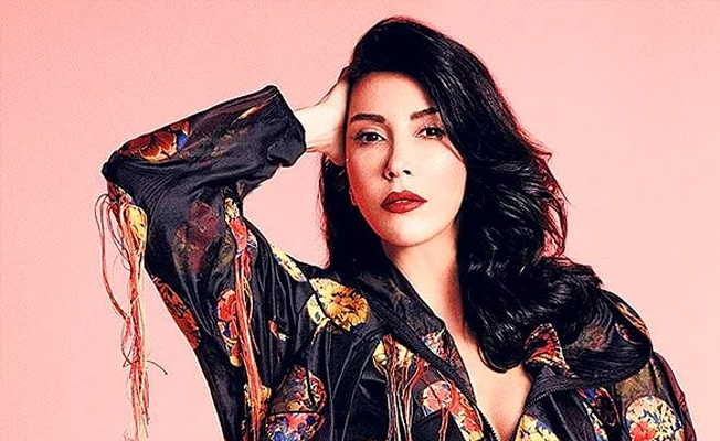 Hande Yener, makyajla Kim Kardashian oldu