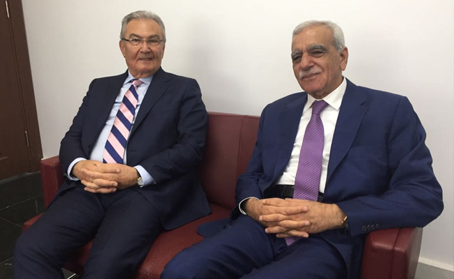 Ahmet Türk, Deniz Baykal'ı karşıladı