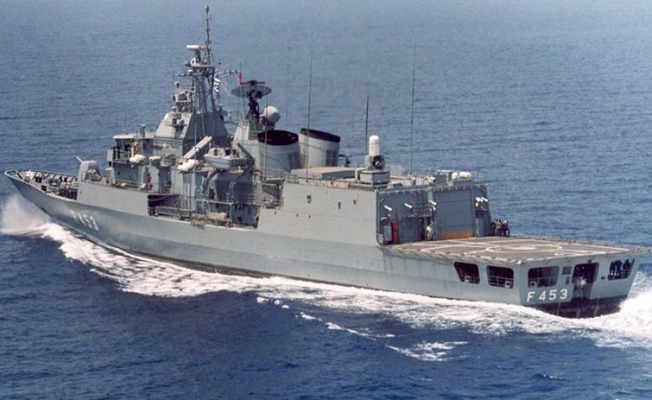 Yunanistan'ın Donanma Gemisi Yan Yattı