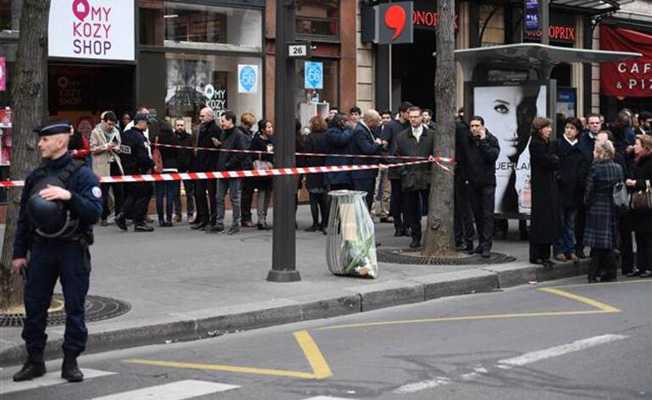 Paris'te bombalı saldırı paniği!