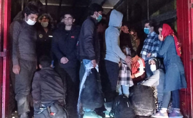 Van'da tır dorsesinde 210 göçmen!