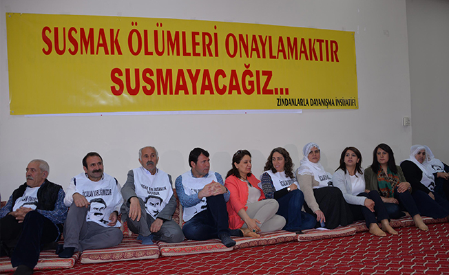 Diyarbakır'da, cezaevlerindeki açlık grevlerine destek için 20 kişi açlık grevi başlattı
