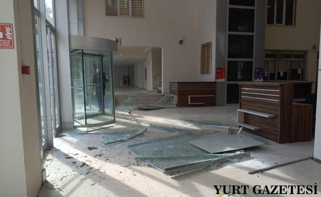 Deprem, Bayraklı Adliyesini de vurdu!