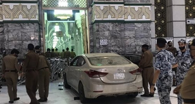Bir kişi aracıyla Mescid-i Haram'a daldı
