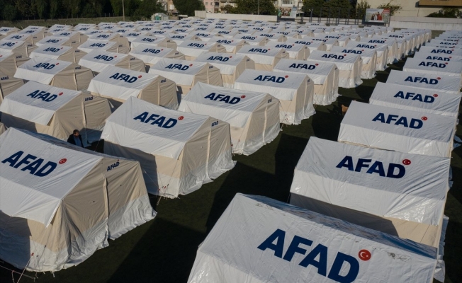 İşte depremzedelerin kaldığı çadırlar