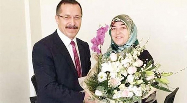 Eski rektör, kendine 11 bin liralık ek maaş bağlamış!