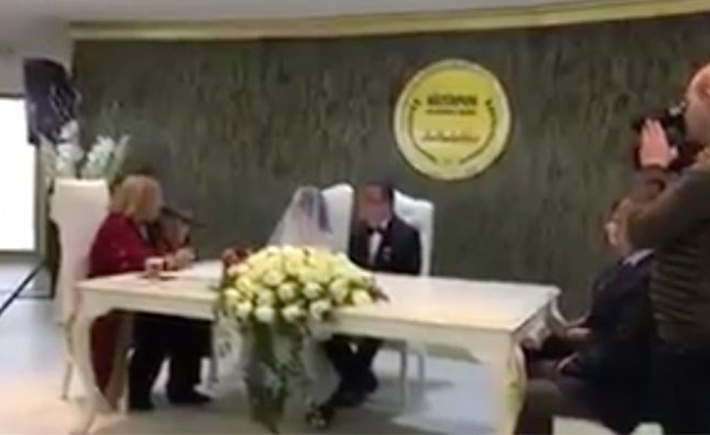 Gelinin 'Evet' dememek için bulduğu yöntem