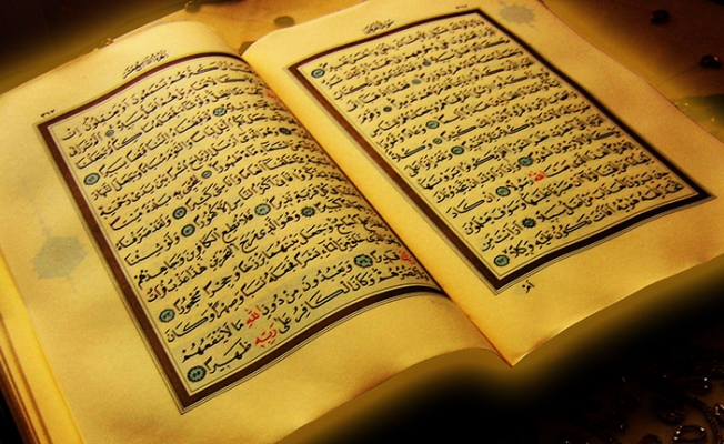 Kur'an-ı Kerim'e basan adamı yaktılar