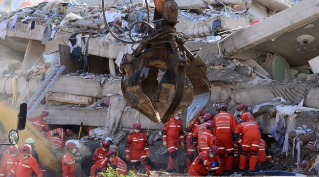 İzmir depreminde son durum: 91 can kaybı, 994 yaralı