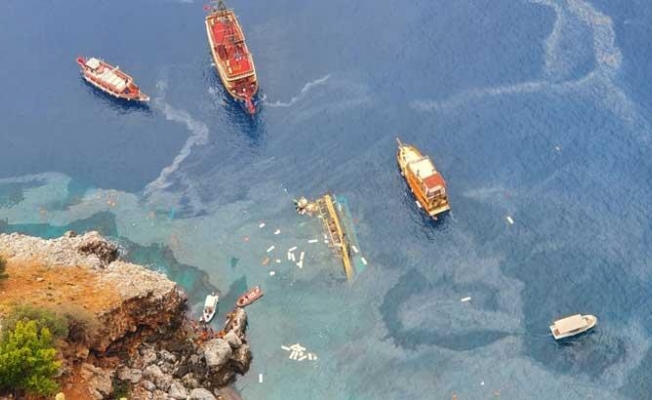 Alanya'da içinde 30 kişinin bulunduğu tur teknesi battı