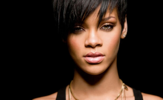 Rihanna müslümanlardan özür diledi