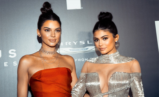 Jenner kardeşlerin 'Halloween' kostümleri beğeni topladı
