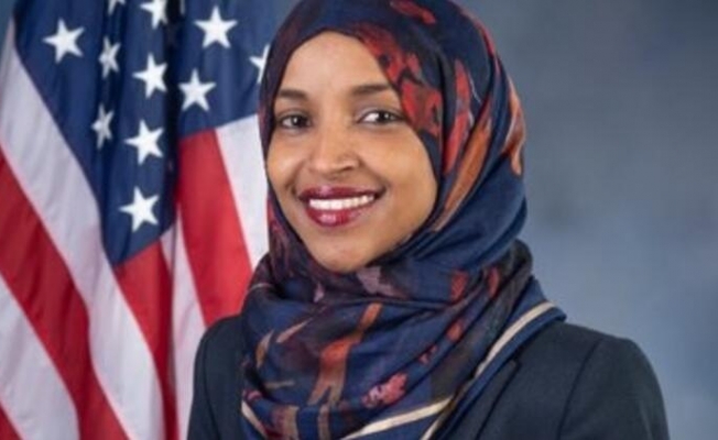 ABD’nin ilk kadın Müslüman vekillerinden İlhan Omar yeniden mecliste