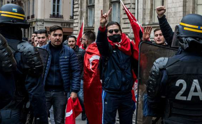 Fransa, Bozkurtlar Hareketi'ni engelledi