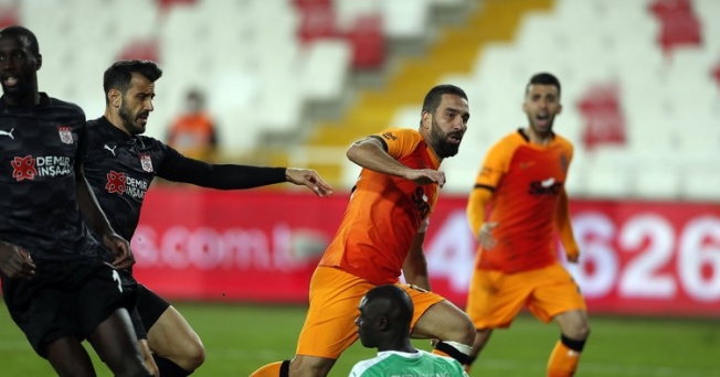 Arda Turan gözyaşlarını tutamadı!