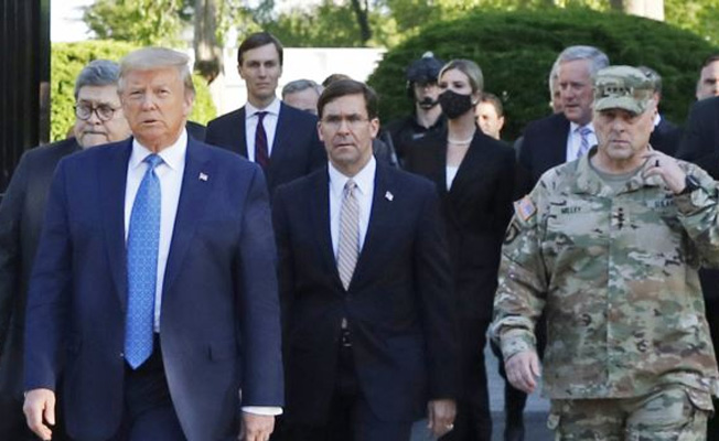 Trump Savunma Bakanı'nı görevden aldı