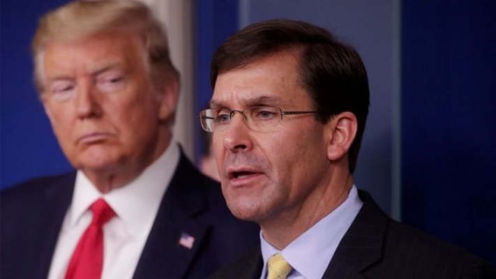 Trump, Esper’i görevden aldı