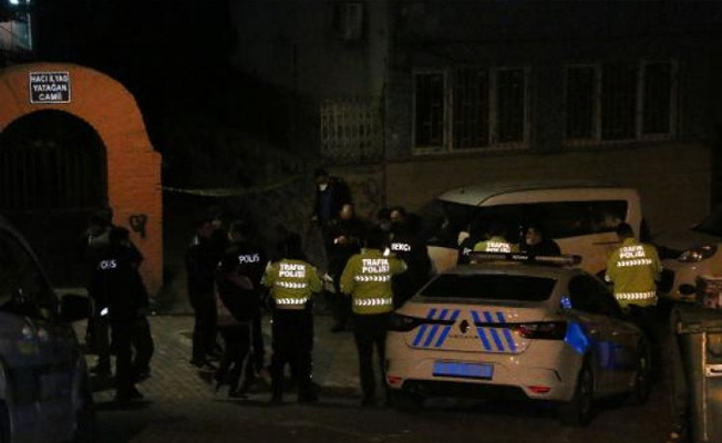 İstanbul'da panik! Polisi vurup kaçtı
