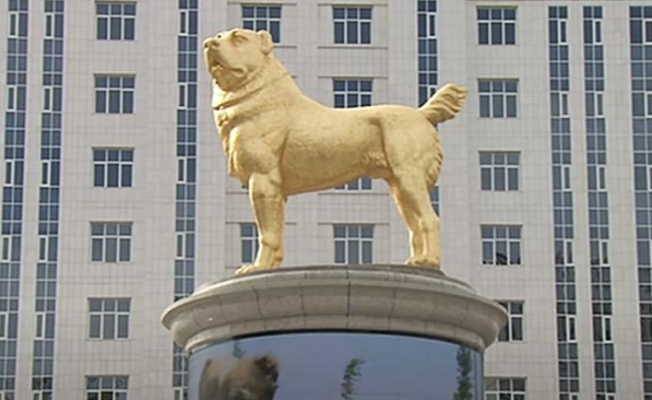 Başkente köpeğinin heykelini dikti