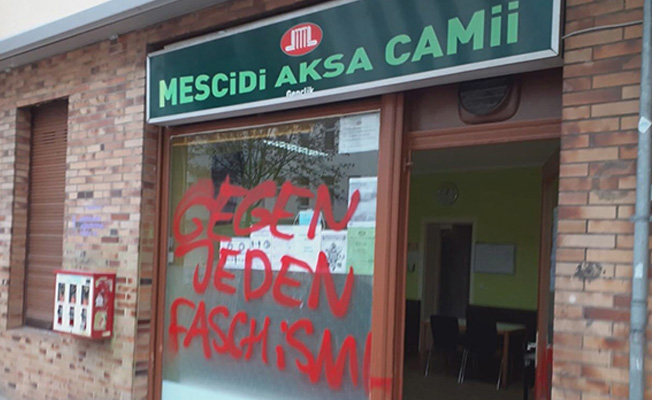 Berlin'deki camiye çirkin saldırı!