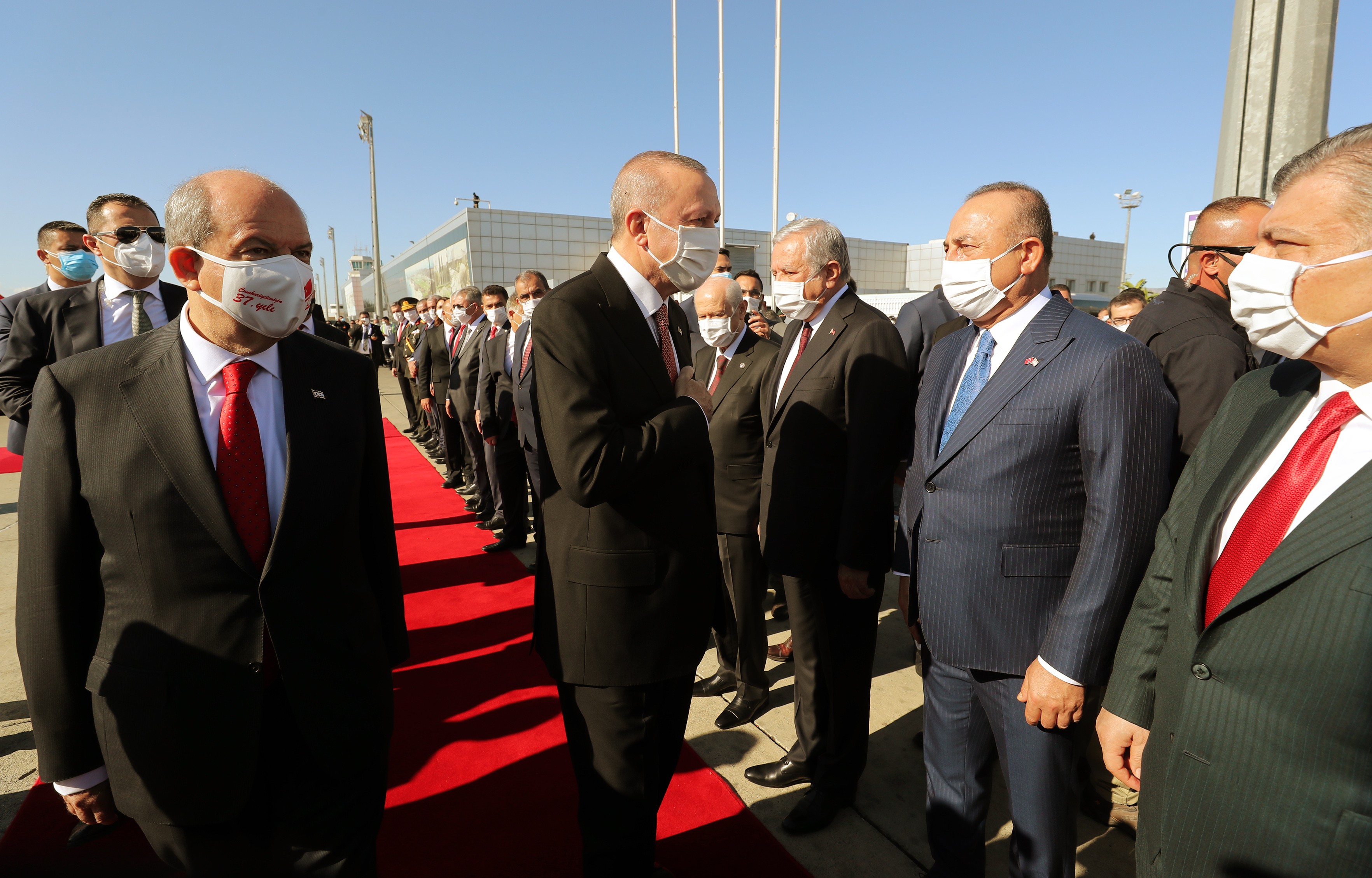 Erdoğan KKTC'de resmi törenle karşılandı