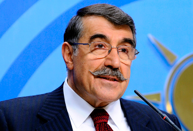 Eski İçişleri Bakanı Abdulkadir Aksu koronavirüse yakalandı