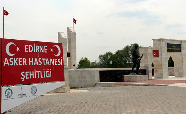 Şehitlikteki masaları çaldılar