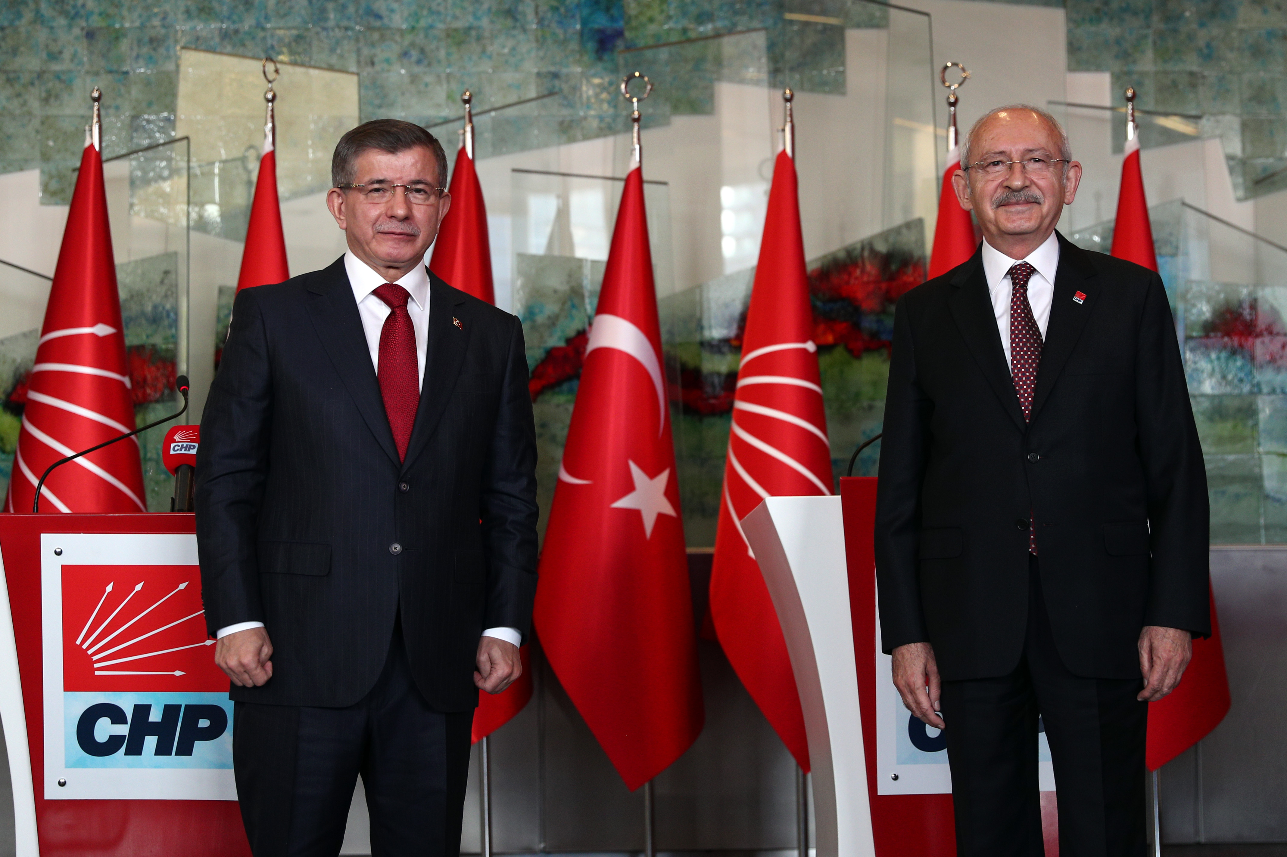 Kılıçdaroğlu ve Davutoğlu'ndan yeni anayasa vurgusu