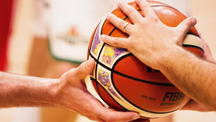 Koronavirüs, basketbol maçına damga vurdu