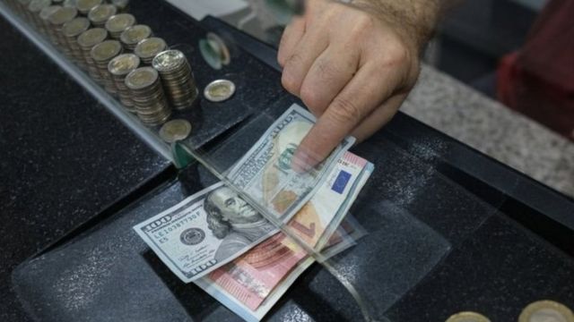 Faiz kararı doları fena etkiledi