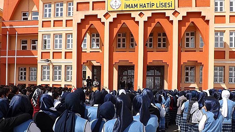 Eski Milli Eğitim Bakanı’ndan imam hatip eleştirisi: "Derlenip, toparlanmaya ihtiyacı var"