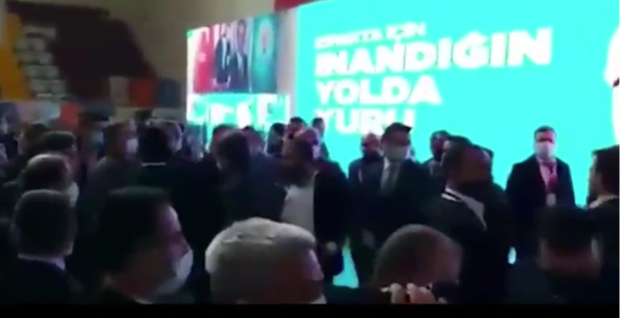 AKP'liler birbirine girdi, yumruk yumruğa kavga!