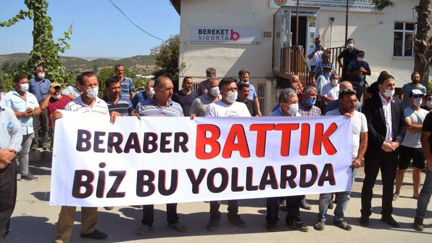 Borcunu ödeyemeyen çiftçilerin traktörleri haczedildi