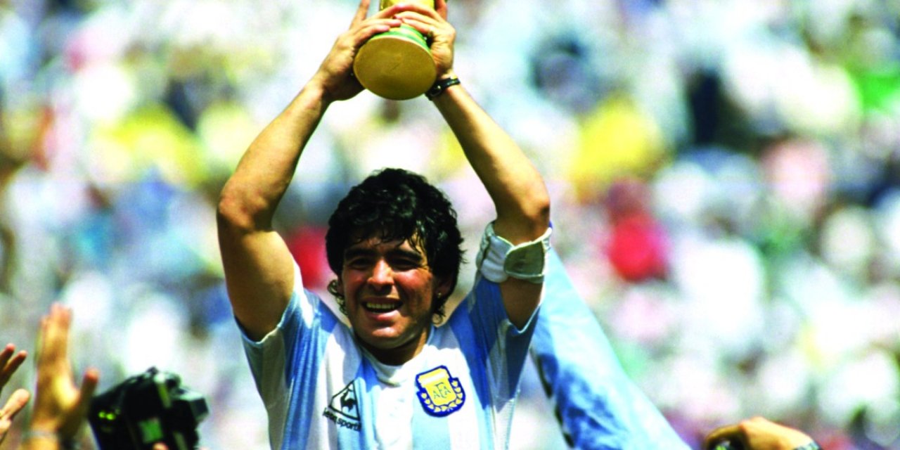 Efsana futbolcu Maradona hayatını kaybetti!