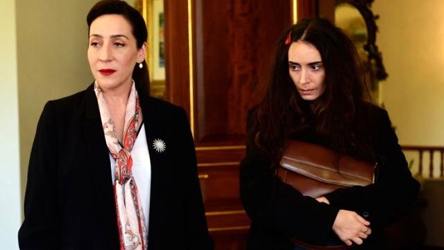 Alya, Kırmızı Oda'nın kapılarını kapatıyor...