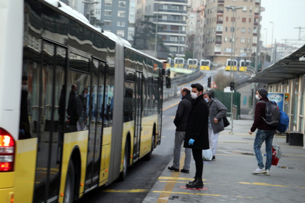 Koronavirüs hastası otobüs şoförü, direksiyon başında yakalandı