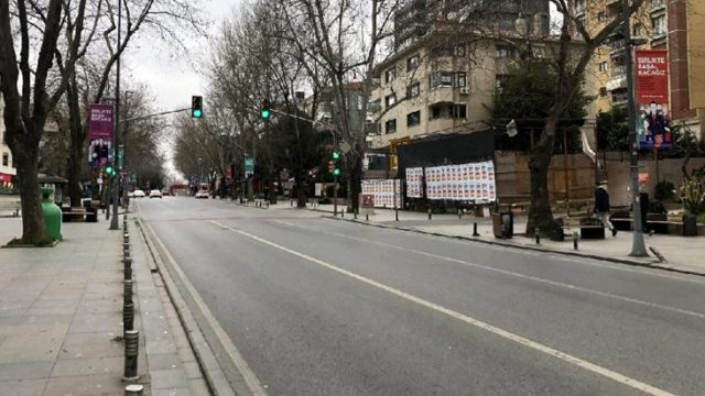 Gazeteci Candaş Tolga Işık: Hafta sonları tam kapanma başlayabilir