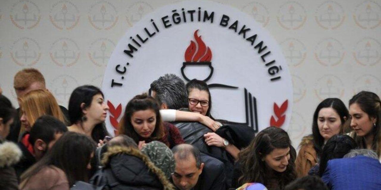 Atama bekleyen öğretmenler Erdoğan ve Selçuk'a böyle seslendi: #RTE60BinÖğretmenŞart