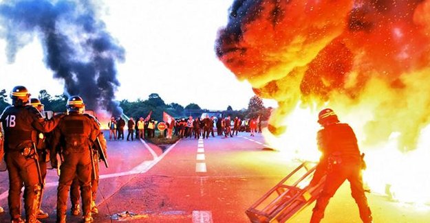 Fransa'da grevler yayılıyor
