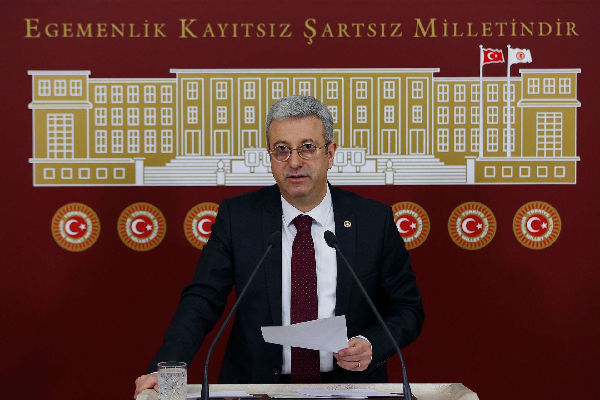 CHP'li vekil AKP'ye sert çıktı: Bunlar için dolar kazanmak vatandaşın canından daha önemli