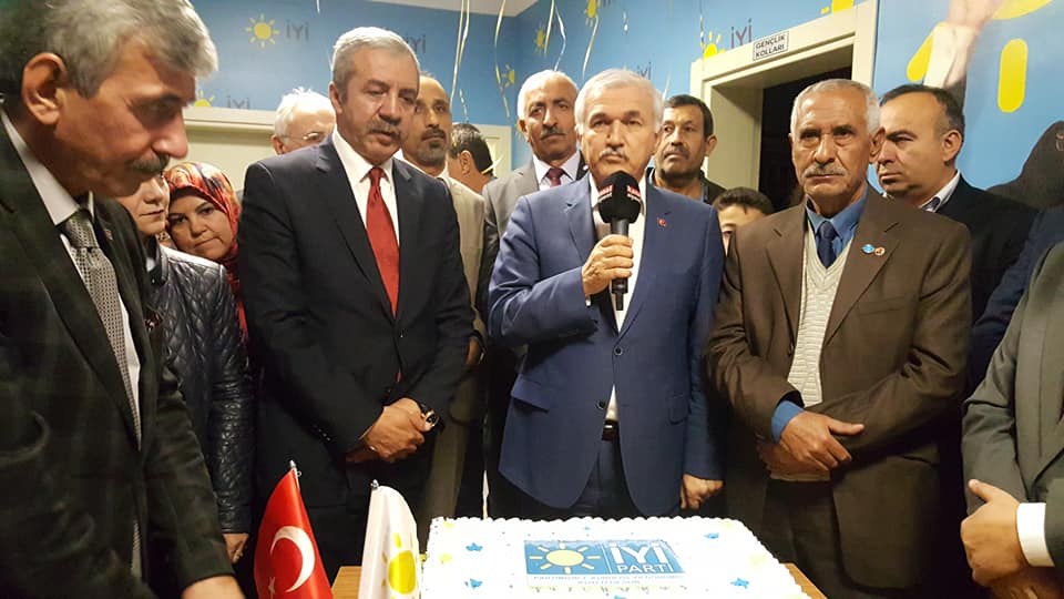 AKP kurucusu Albayrak eski partisini topa tuttu: Halk fakirleşti, İslami söylemler karın doyurmuyor