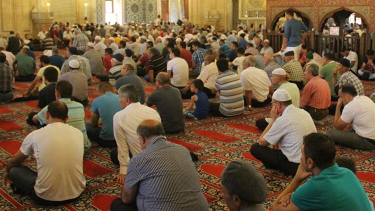 Diyanetten ilk açıklama: Cuma namazı saatleri değişti