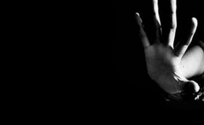 Karın ağrısı şikayetiyle hastaneye giden 14 yaşındaki ortaokul öğrencisi doğum yaptı