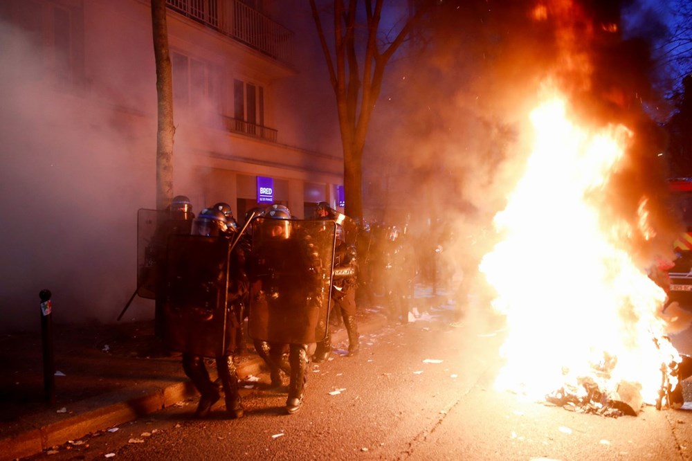 Fransa karıştı: Halk sokaklarda, 22 gözaltı var